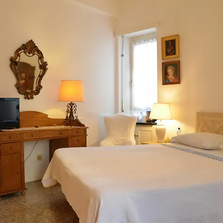 Hotel 10 E Lode